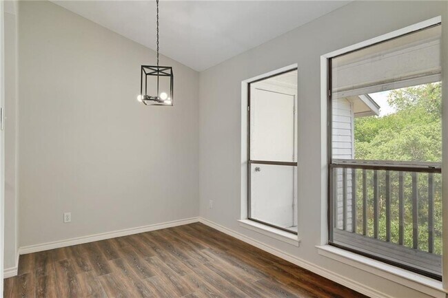 Building Photo - 3839 Dry Creek Dr