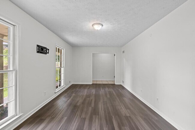 Building Photo - 246 Barbara Ln