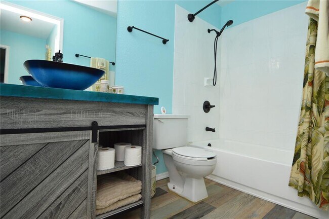 Building Photo - 1400 Gandy Blvd N