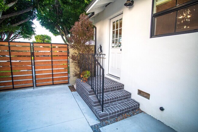 Building Photo - 5856 E Pavo St