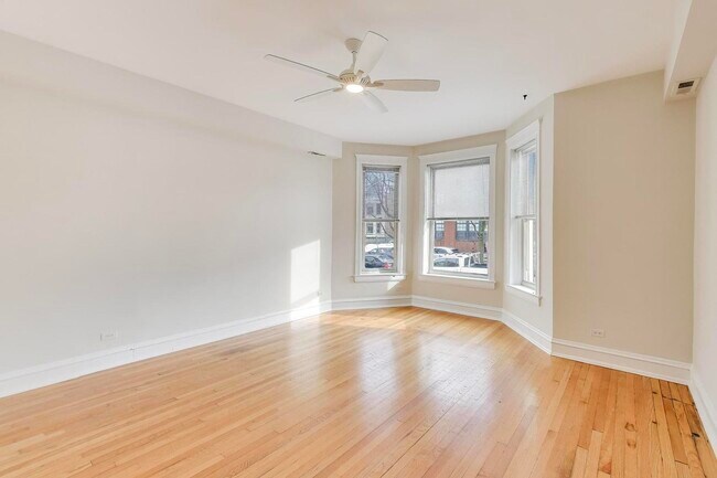 Building Photo - 4002 N Hermitage Ave