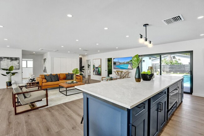 Building Photo - 5501 NE 18th Terrace