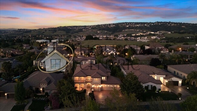 Building Photo - Custom Luxury Rental Home in HIGHLY DESIRA...