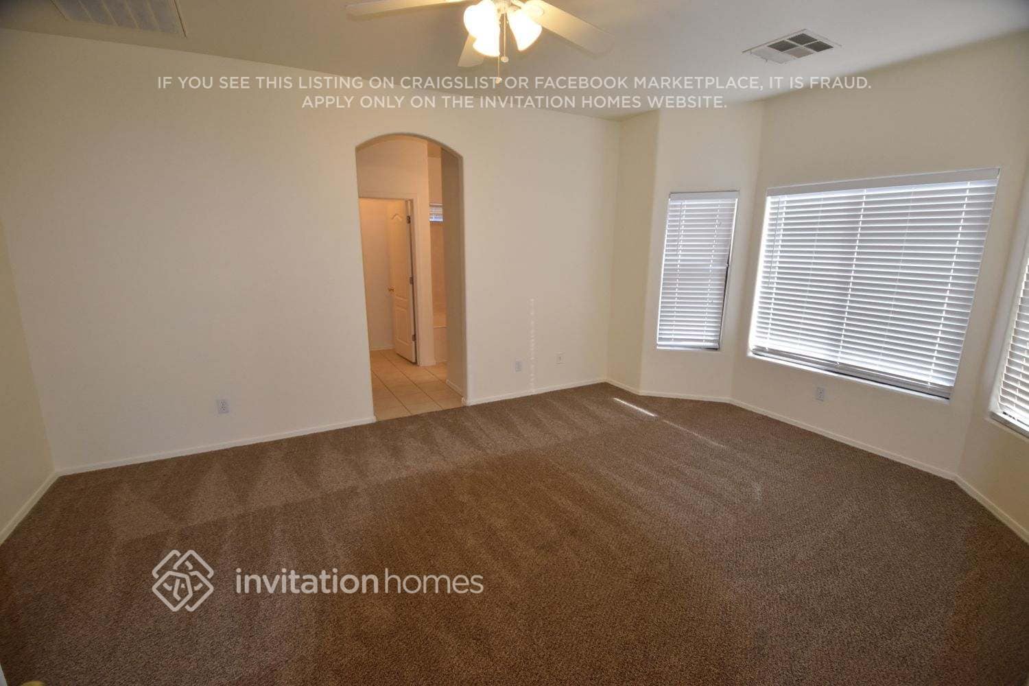 Building Photo - 2213 W Carolina Dr