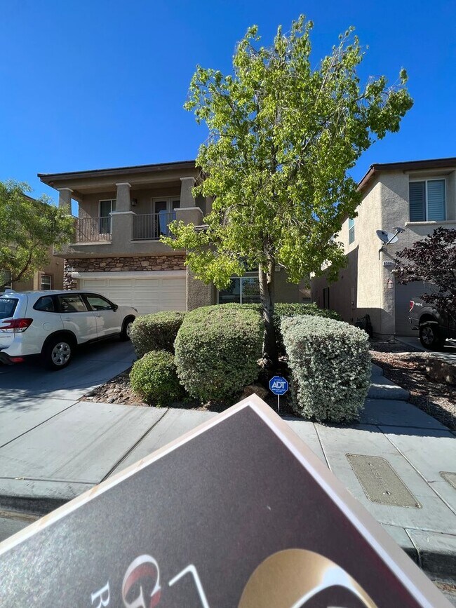 Building Photo - ABSOLUTELY AMAZING! Large 4 bedroom 2 stor...