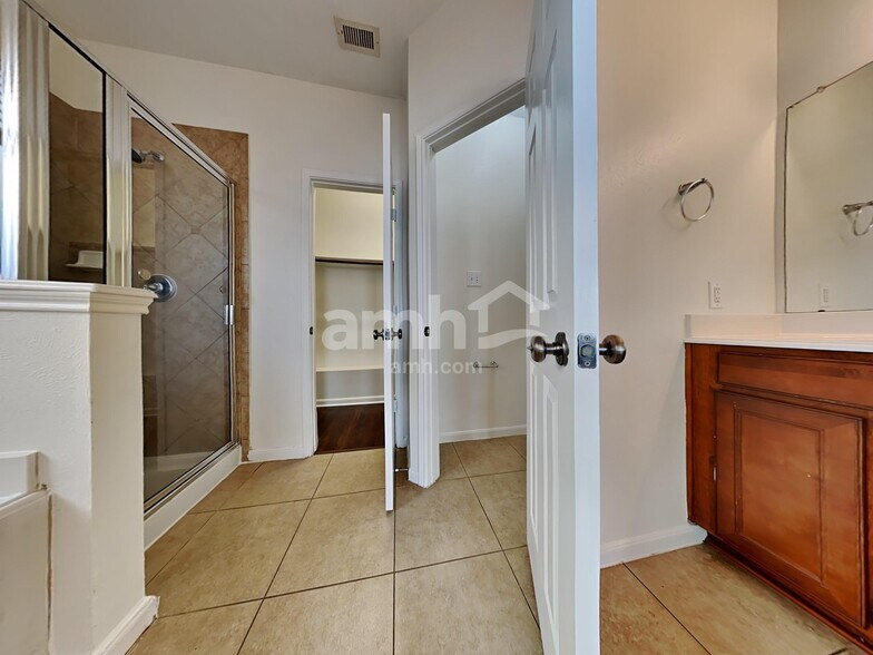 Building Photo - 2303 Cantabria Ln