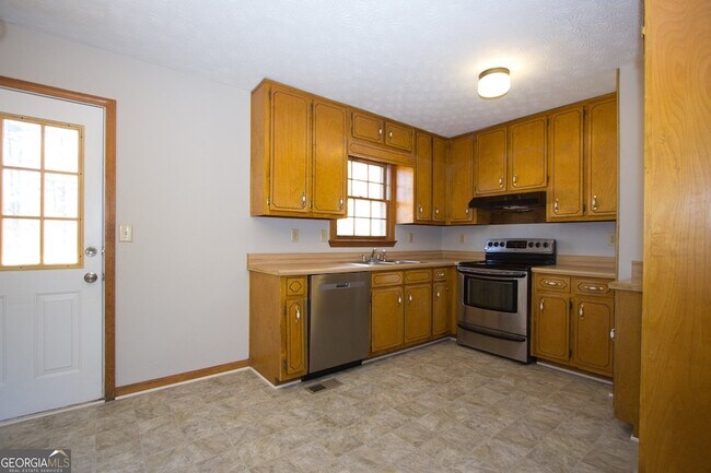 Building Photo - 2420 Green Rd