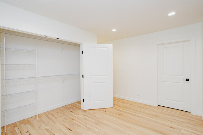 Building Photo - 6677 N Oliphant Ave