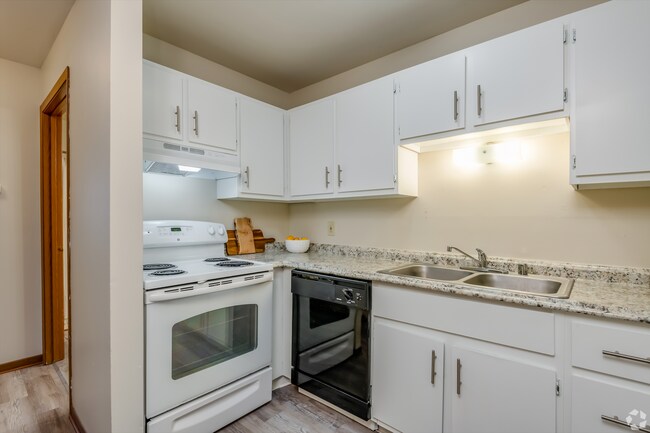 Building Photo - Modern Apartments Available Now!