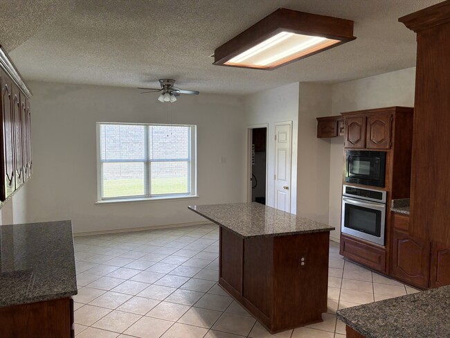 Building Photo - 514 Big Oak Ct