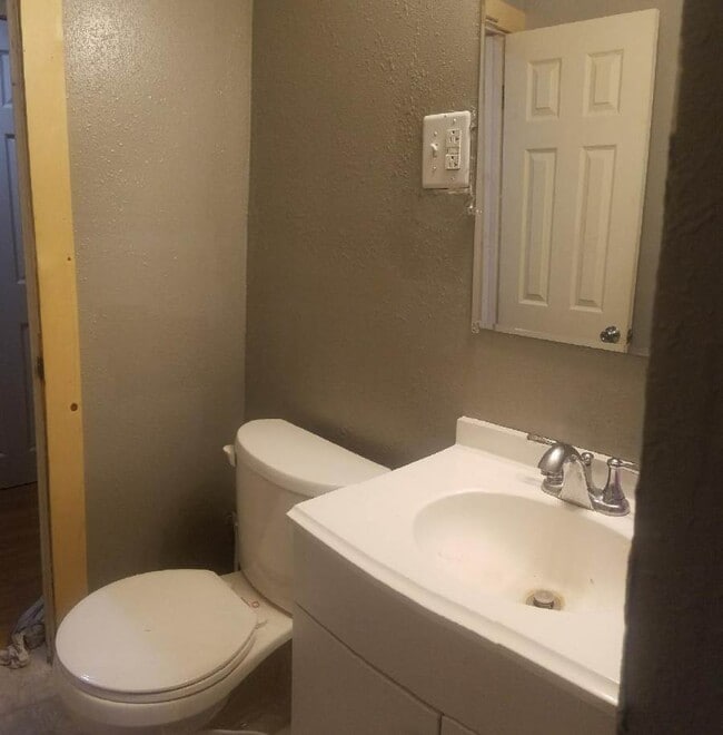 Building Photo - 917 Kimball Ave