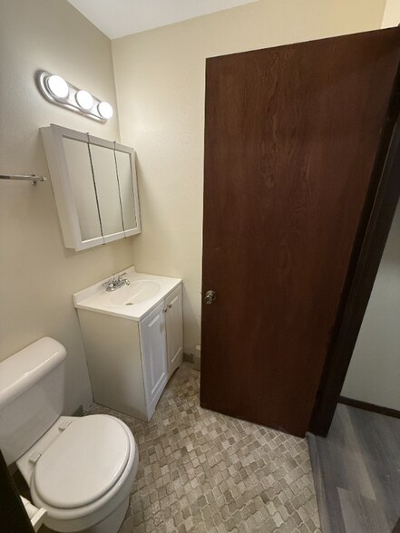 Building Photo - 202 Williamsburg Dr