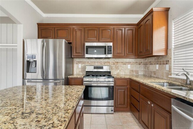 Building Photo - Glenpool Beauty!  3 Bedroom, 2 Bath Home