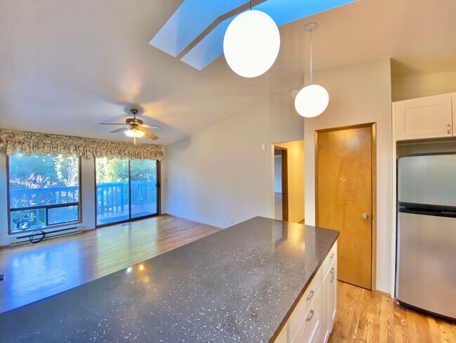 Building Photo - Spacious Somerset Home on a Large Flat Lot