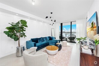 Building Photo - 2 br, 3 bath Condo - 650 NE 32nd St Unit 2602