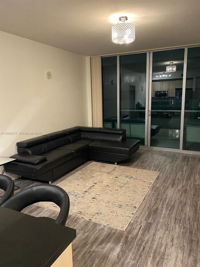 Building Photo - 1111 SW 1st Ave