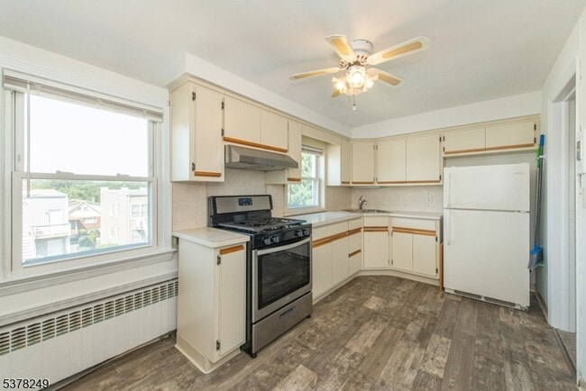 Building Photo - 44 Gless Ave
