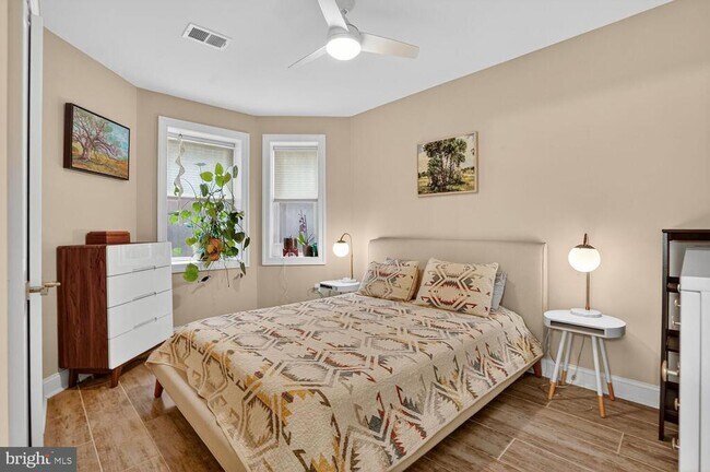 Building Photo - 1014 10th St NE