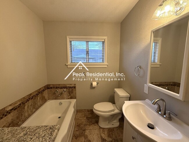 Building Photo - 1280 Grove Ct