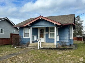 Building Photo - North Tacoma 2 Bedroom with Garage and out...