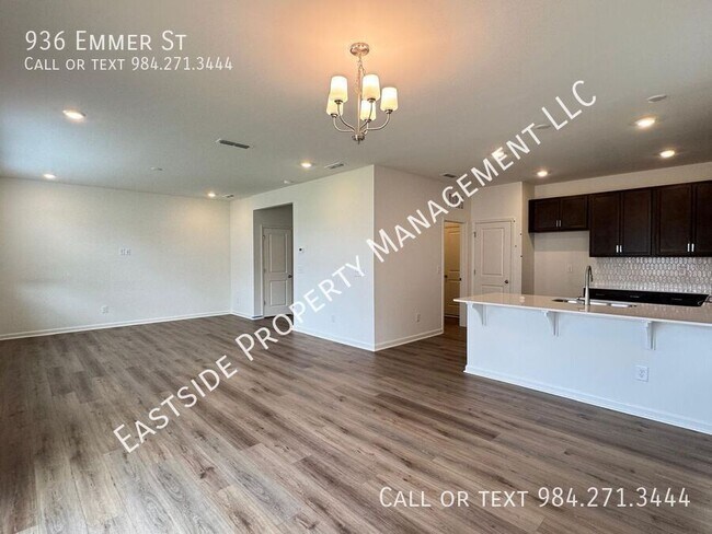Building Photo - 936 Emmer St