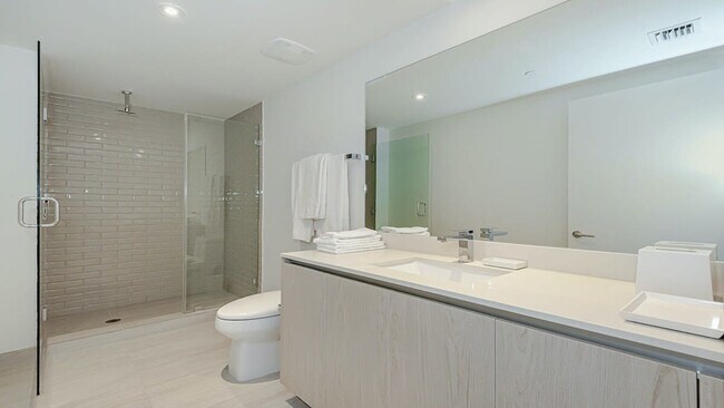 Building Photo - 4010 S Ocean Dr