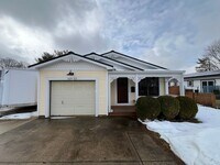 Building Photo - Fantastic 3 bedroom 2 bathroom single family home Johnstown