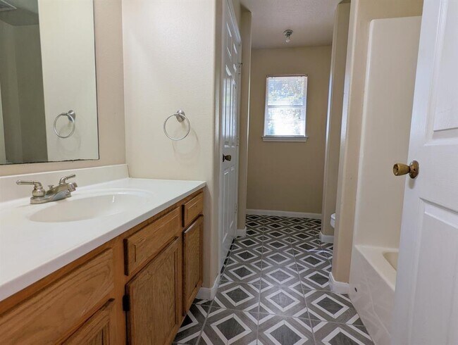 Building Photo - 12115 Royal Green Dr