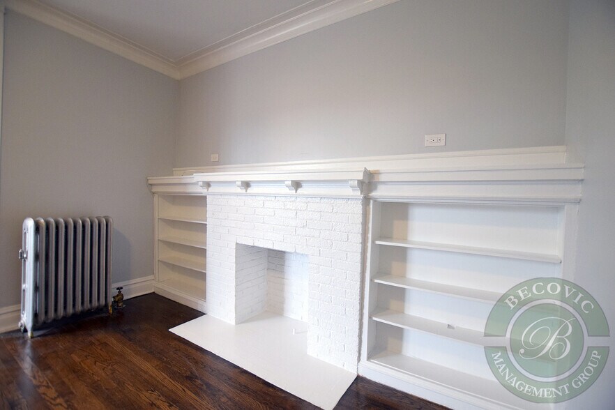 Building Photo - 4707 N Albany Ave