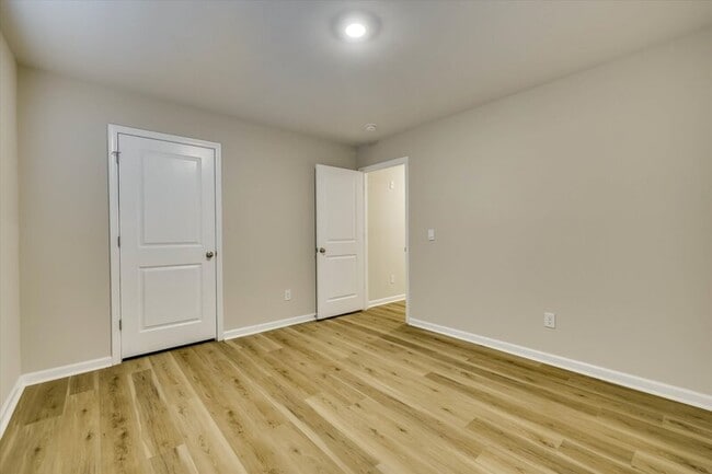 Building Photo - 6099 Whitewater Dr