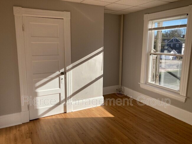 Building Photo - 68 Kenney St