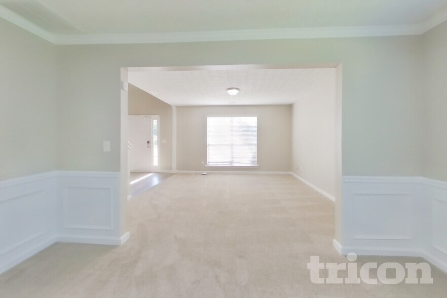 Building Photo - 113 Summit View Dr