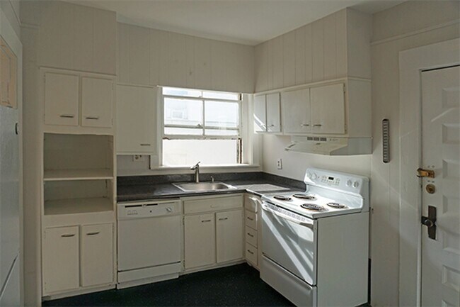 Building Photo - 9/1 No Fee! Sunny 3-4BR/1BA right in Porter Sq!