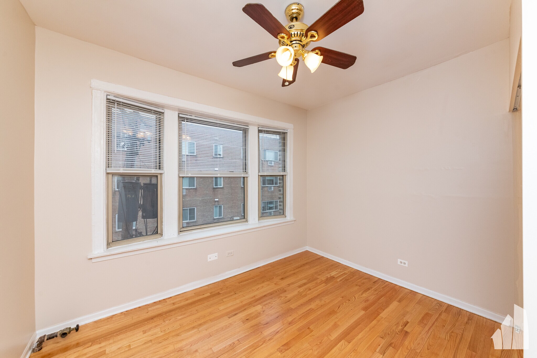 Building Photo - 7505 N Greenview Ave