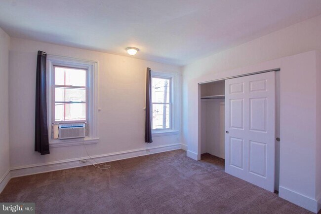 Building Photo - 2039 N Gratz St