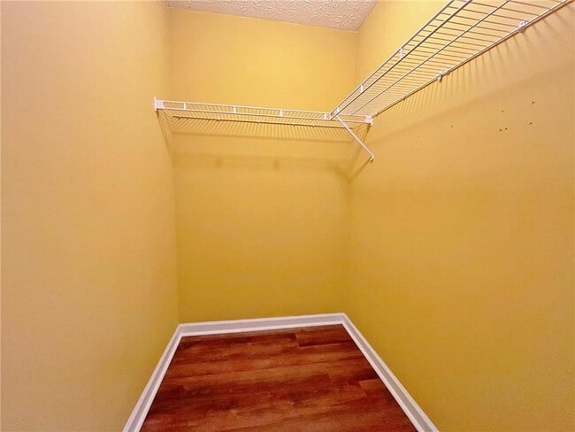 Building Photo - 3060 Oak Meadow Dr