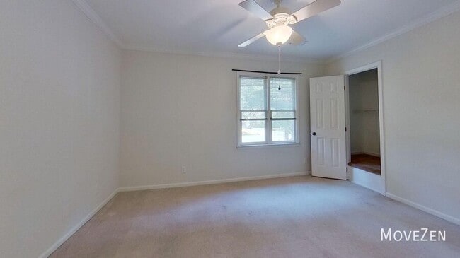 Building Photo - 5622 Darrow Dr