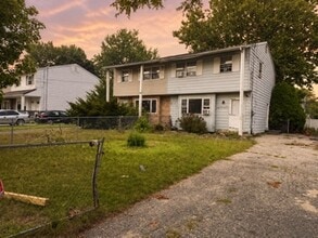 Building Photo - 801 Cedar St