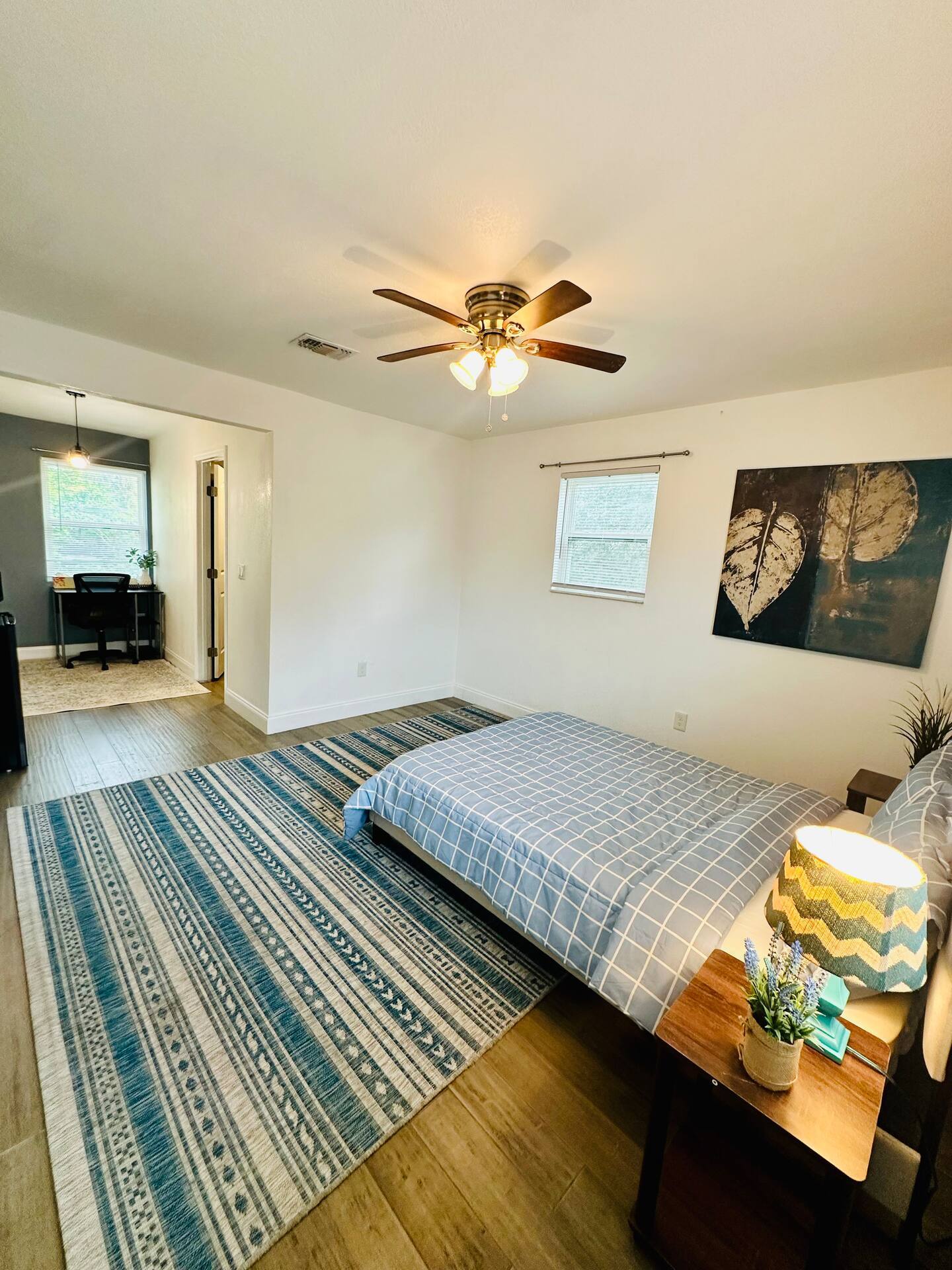 Spacious Master Ensuite - 423 Ololu Dr