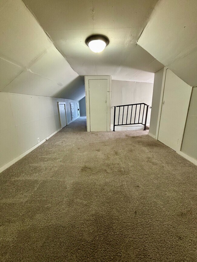 Building Photo - 1112 Weller Ave