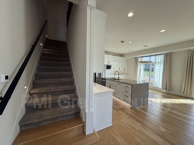 Building Photo - 134 E Elgin St