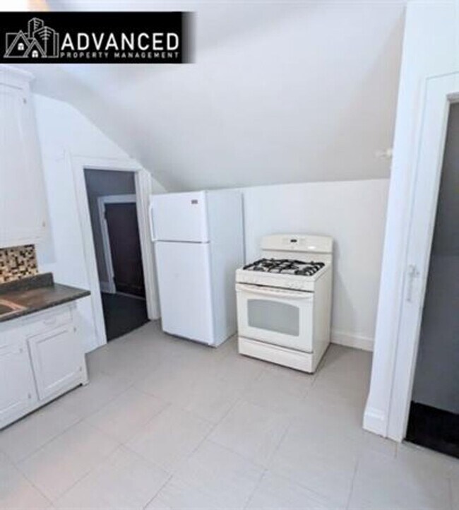 Building Photo - 3251 N 28th St