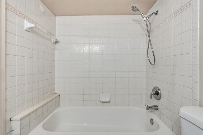 Building Photo - 7016 E Menlo St