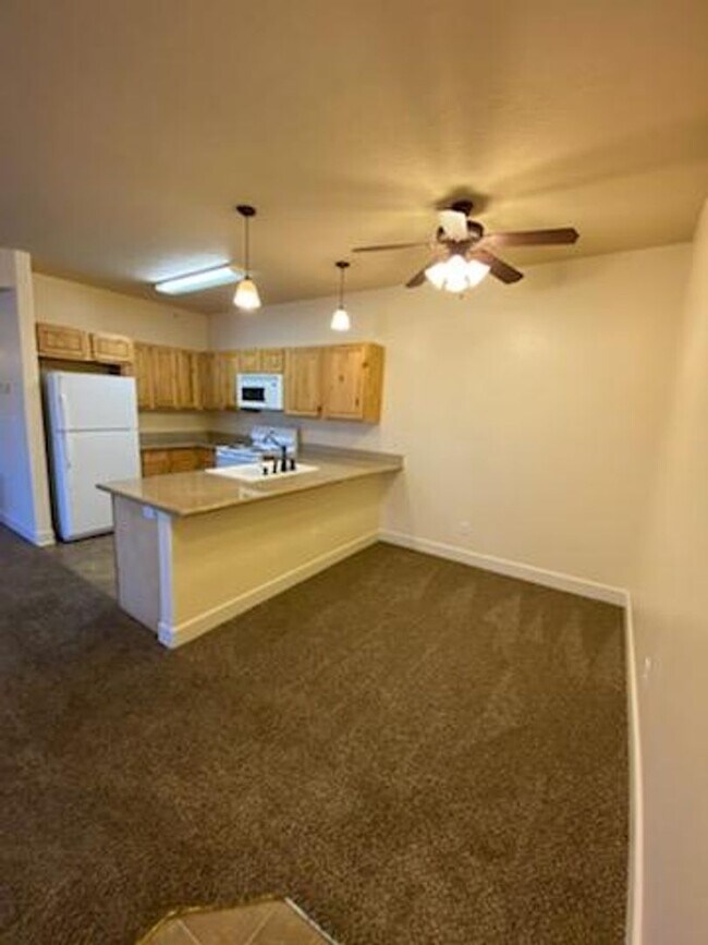 Building Photo - PHEASANT RUN CONDO (PR#24)