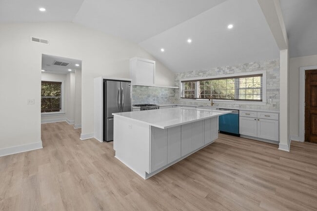 Building Photo - Impeccably Renovated Brick Ranch on James ...