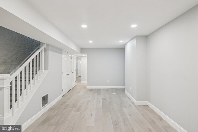 Building Photo - 729 Madison St NW