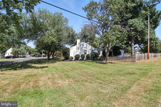 Building Photo - 9121 Battle St