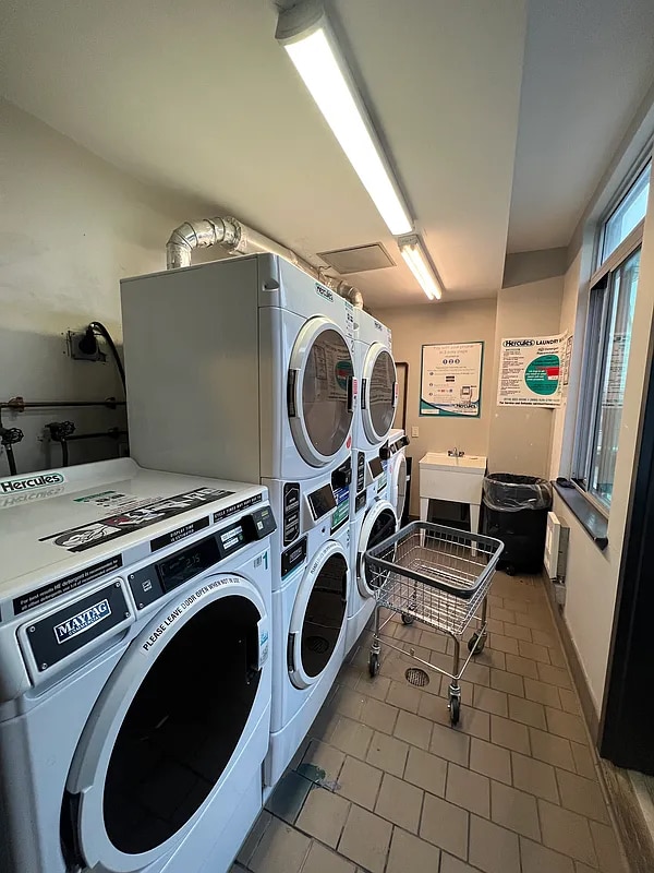 Building Photo - 184 Noll St