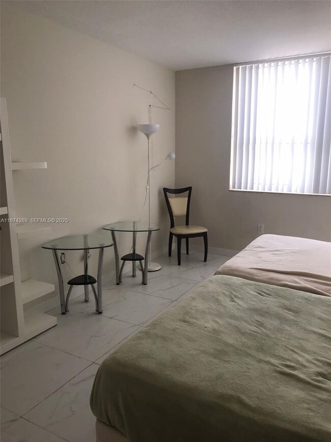 Building Photo - 19501 W Country Club Dr