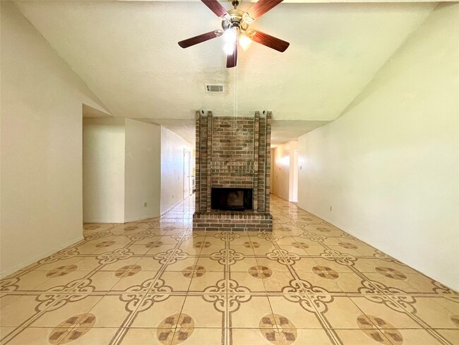 Building Photo - 6310 Star Lake Dr